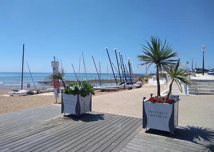 Maison Boisvinet Saint-gilles-croix-de-vie, 4-5 P, Belle Cour Interieure, 200m Ferienhaus Saint-Gilles-Croix-de-Vie